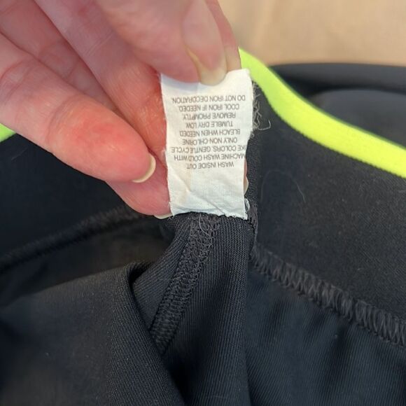 Fila size large black cropped leggings with FILA logo down one leg GUC - Picture 5 of 8